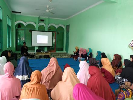Pengajian Ahad Pagi Pedukuhan Janten Bersama Mahasiswa KKN UPY